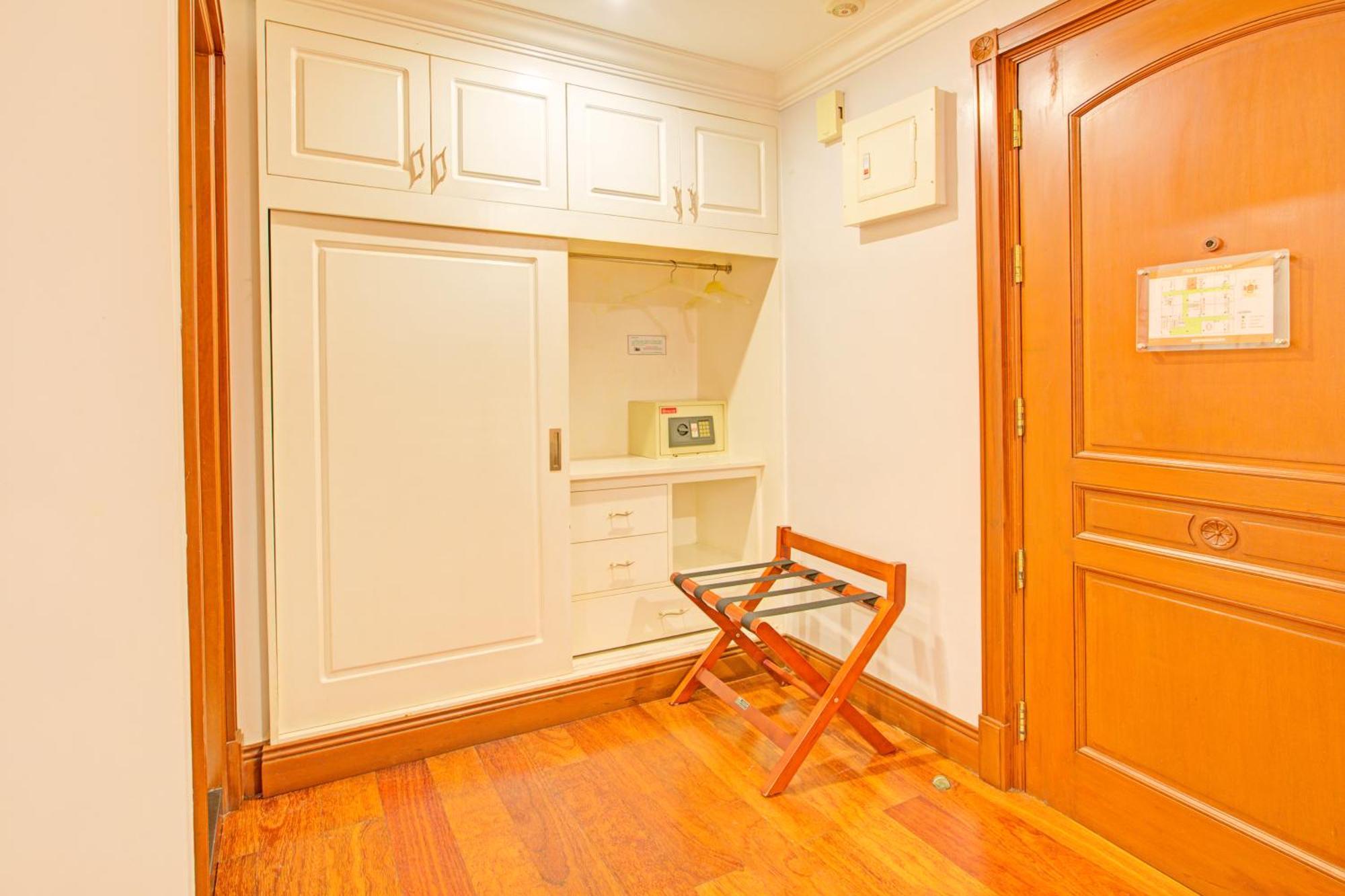 Townhouse Oak Vip Suites, Near Pnr Pasay Evangelista, Makati Manila ماكاتي المظهر الخارجي الصورة