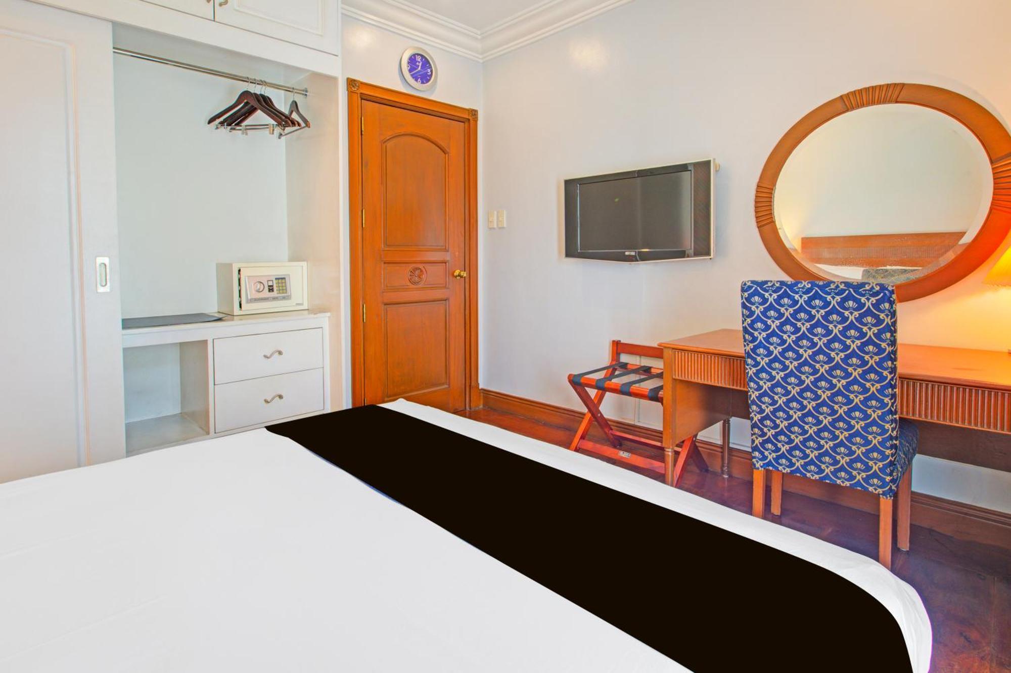 Townhouse Oak Vip Suites, Near Pnr Pasay Evangelista, Makati Manila ماكاتي المظهر الخارجي الصورة